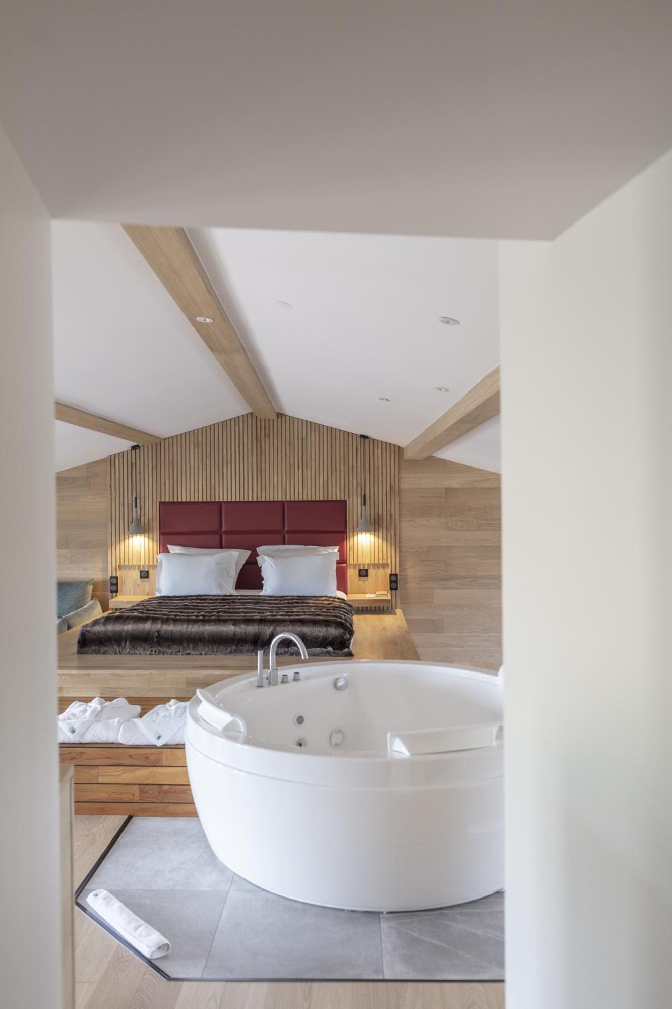 Hotel & Restaurant Origines Par Adrien Descouls - Teritoria Ле-Брок Экстерьер фото